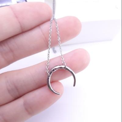 China BUREI Wholesale Environmental Protection Women's Jewelry Daily Bull Horn Shaped Stainless Steel Minimalist Pendant Necklace for sale