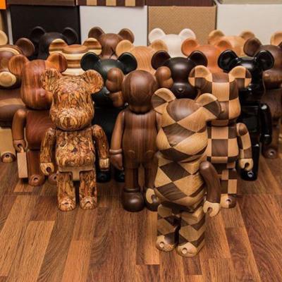 中国 OEM ODM手は木くまのWoodcarvingの大きい木製の彫刻を切り分けた 販売のため