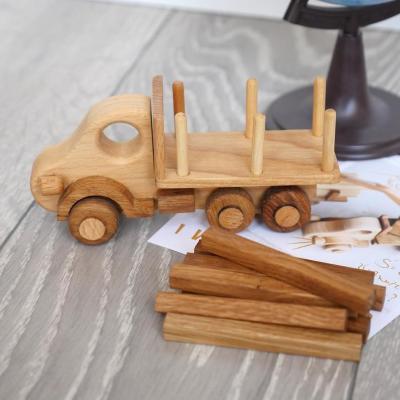 Chine Les camions en bois faits main mobiles de jouets remettent poncé avec la conception simple à vendre