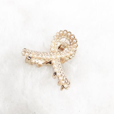 China European and American Custom Korean Style Metal Hair Clip Gold Princess Head Ponytail Clip Alloy Style Women Pearl Hair Claw Clip for sale