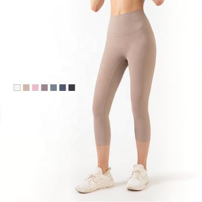 China Lulu Yoga Seamless Pants One Piece Breathable Ribbed Fitness Hip Peach Yoga Tight Fit Women Seven Point Workout Wears Summer for sale