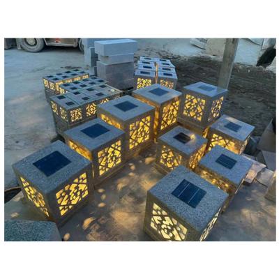 China Modern Solar Powerful Light Natural Stone Garden Lantern Granite Square Shape for sale