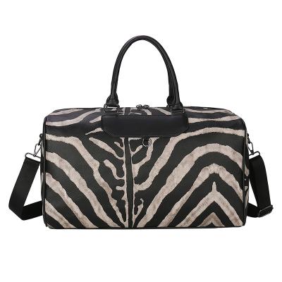 China Fashion Wholesale Goods PU Gym Travel Shoulder Leopard Sports Gym Waterproof Leather Bag for sale