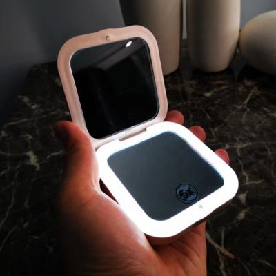 China Best Price Promotion 3000mAh Pocket LED Lighted Mirror with Power Bank for sale