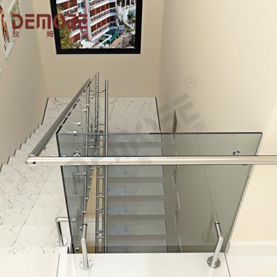 China Swimming Pool Installing Glass Fence Picture / Glass Stair Railing Dimension for sale