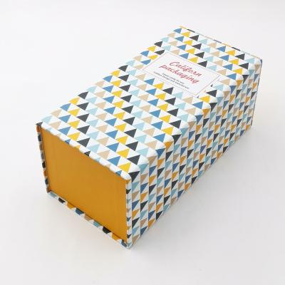 China Recyclable Wholesale Custom Cardboard Magnetic Gift Box for sale