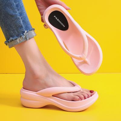 China 2022 New Fashion Summer Women Anti-slippery Slippers Korean Slope Heel Thick Bottom Flip Flops Wear Beach Toe Sandals for sale