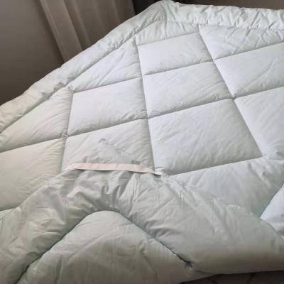 China Polyester Nondisposable Thick Sleep Winter Mattress Topper In Easy Stocks for sale