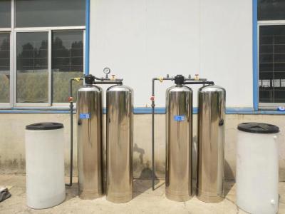 China Capaciteit waterverzachtende apparatuur dubbeltank waterverzachter roestvrij staal / FRP Te koop