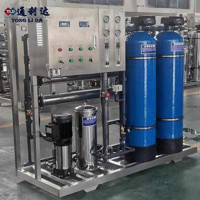 China 1500-2000L/H RO purificador de água para bebidas e processamento de laticínios 2.6m*0.9m*2m à venda