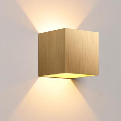 China New Art Deco Minimalist Luxury Gold Wall Sconce Wall Lamp Indoor Hotel Living Room Decor Surface Mounted Wall Fancy Bracket Light for sale