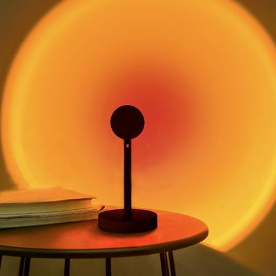 China Modern Wholesale Mini Acrylic Led Desk Lamp Sunset Spotlight Lamp For Home Decoration for sale