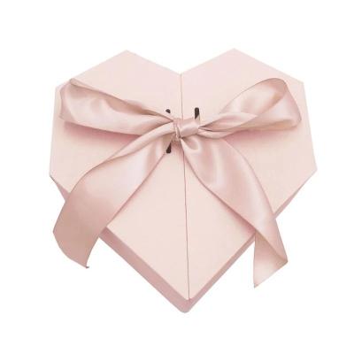 China Luxury Recycled Materials Costom Logo Heart-shape Gifts Box For Dress Christmas Gift Cardboard Paper Packaging Boxes for sale