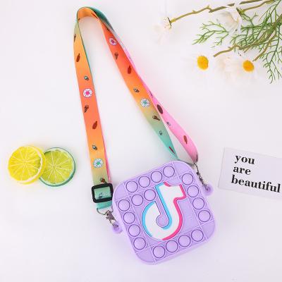 China Fashion To 2022 Fashion Girls Silicone Tiktok Pop On It Strap Shoulder Bag Rainbow Designer Cartoon Simple Funny Candy Kid Jelly Bag for sale