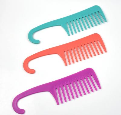 China Salon Wholesale High Quality Plastic Wide Tooth Comb Curved Hook Hair Comb for sale