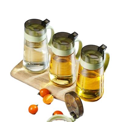 China Flip Glass Oil Pot Sustainable Automatic Kitchen Cooking Tools Seasoning Bottle for sale