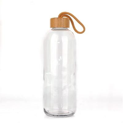 China Custom 1000ml Sustainable Sports High Borosilicate Glass Water Drinking Bottle With Bamboo Lid for sale