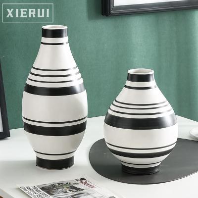 China Ceramic minimalist simple hand-painted line and modern luxury Nordic porcelain vase ornaments for hotel home decor for sale