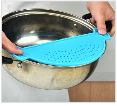 China Viable Cheap Drop In Creative Soup Noodles Filtering Leakproof Drain Colander Food Strainer for sale