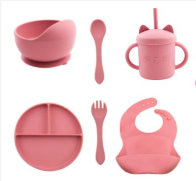 China Conjunto de jantar de silicone de cor PANTONE personalizado 5 Pcs Conjunto de sucção de silicone de desmame de qualidade alimentar Material OEM ODM à venda