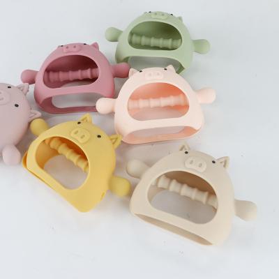 Cina Vario silicone su ordinazione Teether della presa della maniglia di forma del maiale di forme per il bambino con le varie progettazioni in vendita