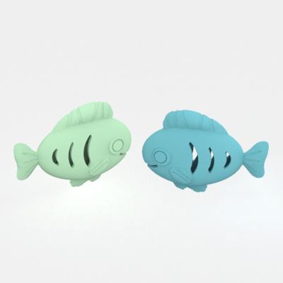 Cina Ingrosso colorato Bpa Grado alimentare gratuito Silicone per cani da compagnia allenamento pesce forma giocattoli snack perdita lenta alimentatore di silicone pesce giocattoli in vendita