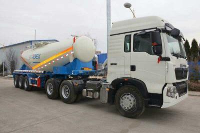 China Latex Matrix Emulsion Explosive Transport Semi - Trailer For Mines Blasting 30 Tons Load Capacity 22m3 Volume for sale