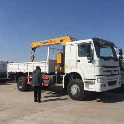 China De Sinotrukhowo 4x4 290hp Vrachtwagen zette Kraan op 6,3 Band van de Ton de Telescopische Boom 12.00R20 Te koop