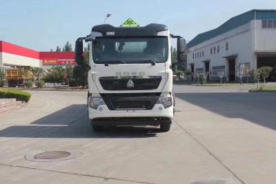 China Gefährlicher chemischer Transporter-LKW mit HW76 Euro 2 der Kabinen-ZZ1317N4667W 8X4 zu verkaufen