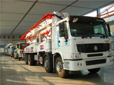 China Betonpumpe-LKW-Euro 2 Sinotruk Howo 8x4 mit 5000mm Achsabstand zu verkaufen