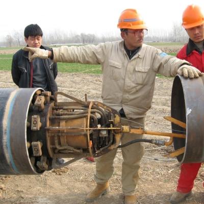 China Clampada de línea interna neumática ligera para la construcción de tuberías de 200 kg en venta