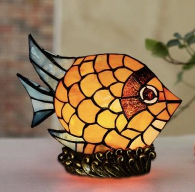 中国 Handwork Tiffany American Retro Home Bedroom Bedside Lamp Fish Night Light 販売のため