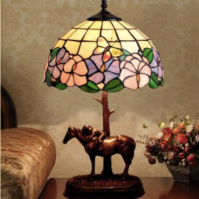 中国 Stained Resin Table Lamp 12 Inch Handmade Tiffany Butterfly Love Flower Pony Lamp Bedroom Bedside Table Lamp 販売のため