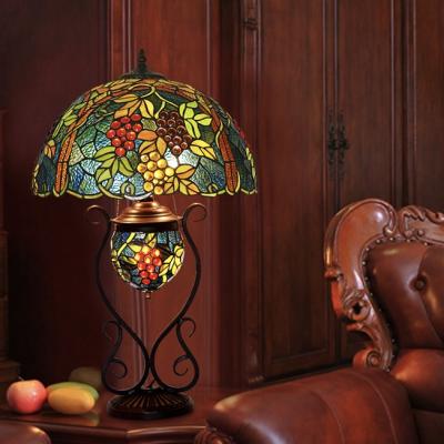 中国 Stained Resin Table Lamp 17/18 Inch Tiffany Retro American Stained Glass Luxury Decorative Light Table Lamp 販売のため