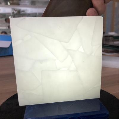 China Special High Transmittance Modern Design Tinted Artificial Jade Glass / Krystal Stone Glasses For Countertop Te koop