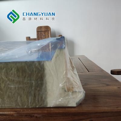 China Panela fotovoltaica de telhado impermeável e personalizável Solução energética eficiente à venda