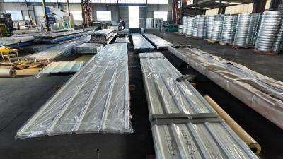 China Hochfeste feuerfeste, gepresste Metallwandplatten für vielseitige Anwendungen zu verkaufen