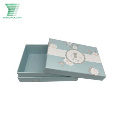 China Low MOQ Recycled Materials Customized Logo Luxury Simple Fashion Cardboard Paper Packaging Boxes Gift Box for sale