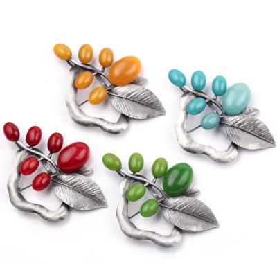 China Retro Fashion Voguish Fruit Brooches Design Leaf Fruit Brooch Alloy Alloy Fashion Jewelry Gift For Women Men for sale