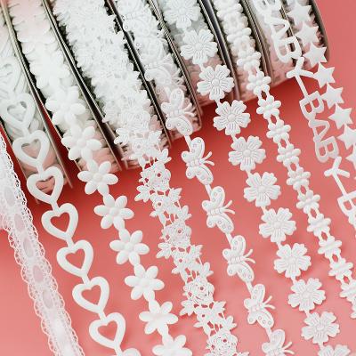 China Wholesale Recyled Embossing White Ribbon Gift Wrapping Christmas Ribbon Roll (20 yards/roll) for sale