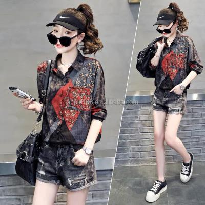 China Latest Anti-Wrinkle Plaid Printed Long Sleeved Shirt Women's Casual Minimalist Shirt Top Plaid Shirt for sale