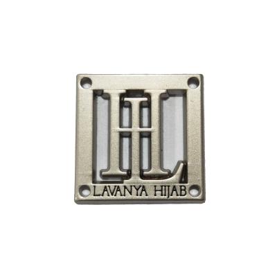 China custom 3D low price logo silver metal badge for garment for sale