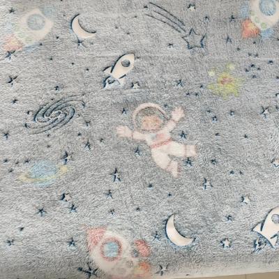 Chine Tissu 100% d'ouatine de flanelle de polyester 150D 350gsm pour la couverture chaude de literie à vendre