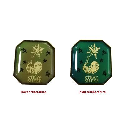 China Promotional Gift Europe Badge Custom Pin Insignia Color Changing Epoxy Covered Allochroic Metallic Pendant for sale