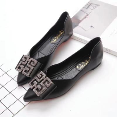 China Flat Women's Medium Heel Casual Shoes Small Durable Leather Shoes For Women Single Shoes For Woman for sale