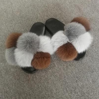 China Fashion Trend Large Fox Fur Ball Slippers Luxury Multi Soft Women's Color Fox Fur Slide for sale