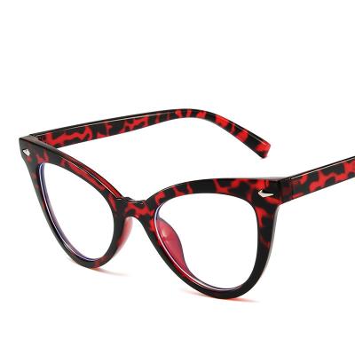 China Fashionable Eye Frame Fashion Cat Eyed Men And Women Model Runway Wearing Eyewear Frames Cat Eye Blue Light Blocking Glasses Frame for sale