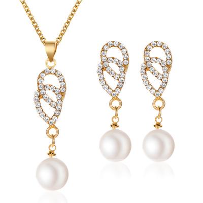 China Hot Selling Women's Pearl Costume Refined European and American Popular Rhinestone Water Drop Necklace Two-piece Ear Stud Set Ornament for sale