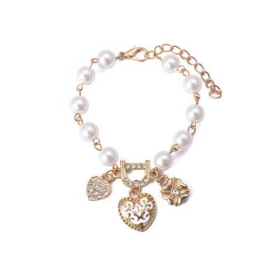 China Women's Fashion Peach Heart Bangle Rhinestone D Letter Bead Bracelet Curved Nine-Character Needle for sale