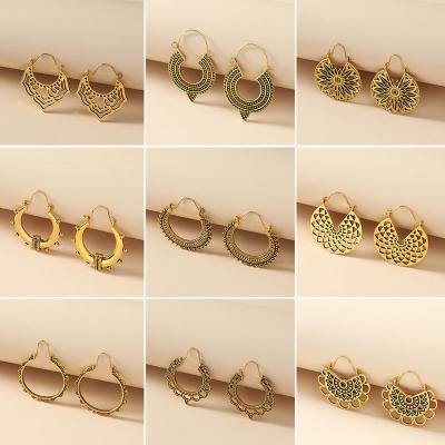 China Retro Irregular Circular Stud Earrings Women's Metal Stud Earrings Simple Hollow Creative Geometry Earrings for sale